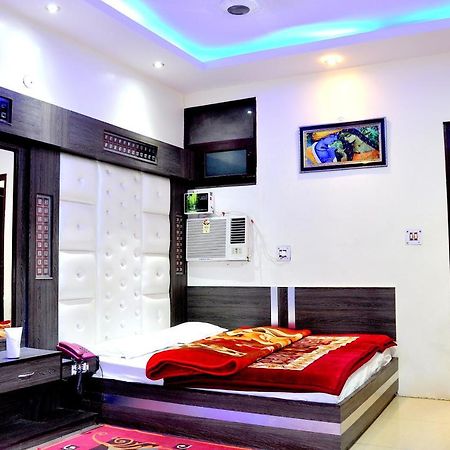 Hotel Peace Point - 1 Min Walking Distance From Station Ню Делхи Екстериор снимка