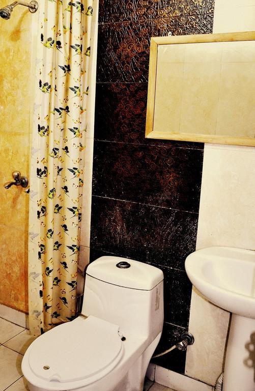Hotel Peace Point - 1 Min Walking Distance From Station Ню Делхи Екстериор снимка