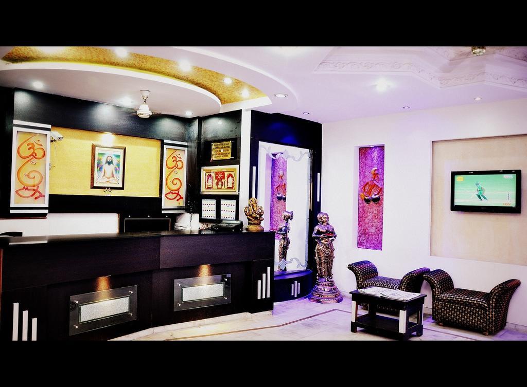 Hotel Peace Point - 1 Min Walking Distance From Station Ню Делхи Екстериор снимка