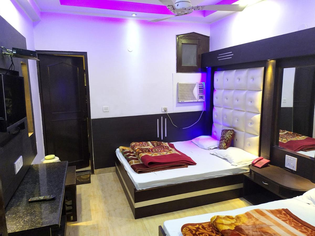 Hotel Peace Point - 1 Min Walking Distance From Station Ню Делхи Екстериор снимка