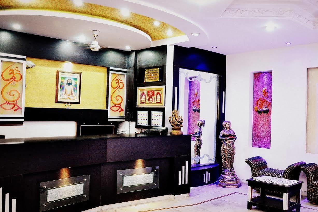 Hotel Peace Point - 1 Min Walking Distance From Station Ню Делхи Екстериор снимка