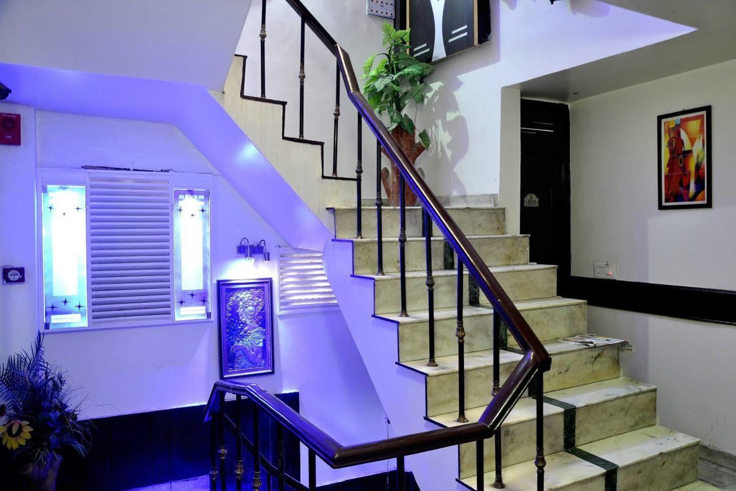 Hotel Peace Point - 1 Min Walking Distance From Station Ню Делхи Екстериор снимка