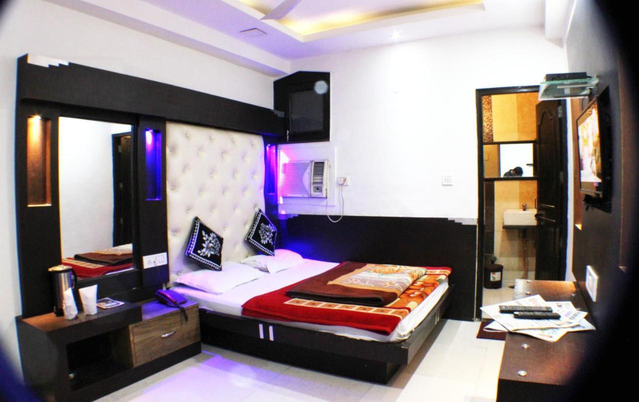 Hotel Peace Point - 1 Min Walking Distance From Station Ню Делхи Екстериор снимка