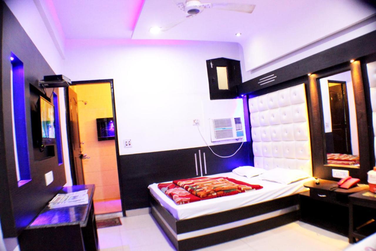 Hotel Peace Point - 1 Min Walking Distance From Station Ню Делхи Екстериор снимка