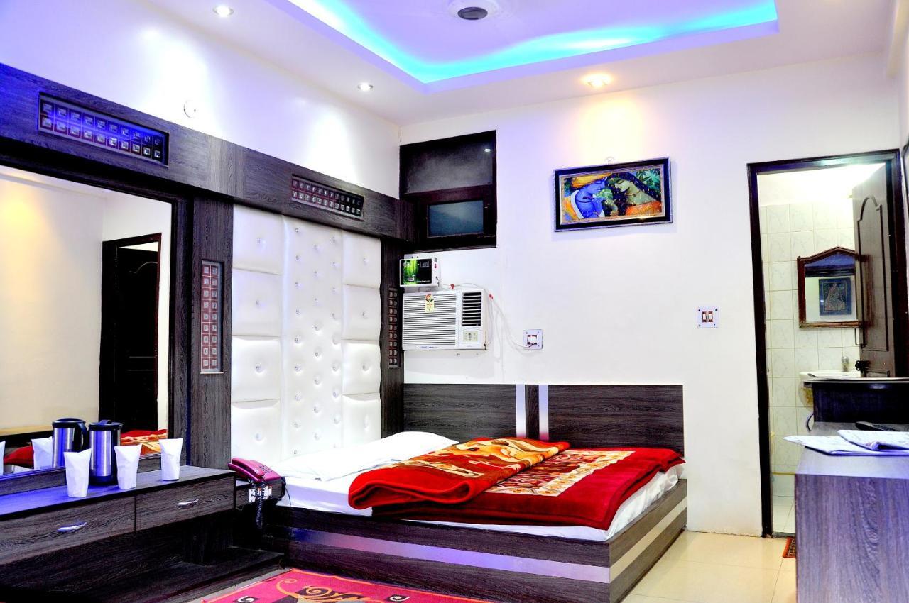 Hotel Peace Point - 1 Min Walking Distance From Station Ню Делхи Екстериор снимка