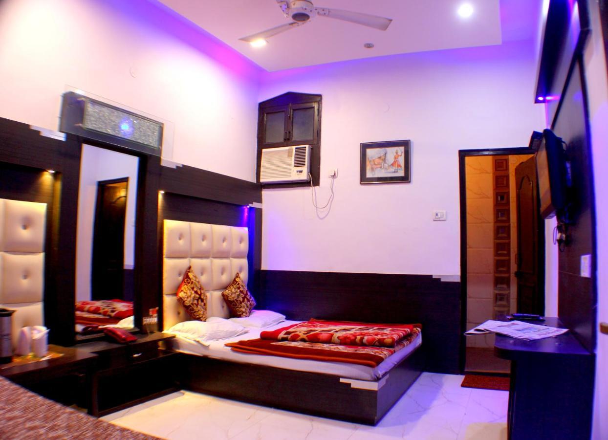 Hotel Peace Point - 1 Min Walking Distance From Station Ню Делхи Екстериор снимка