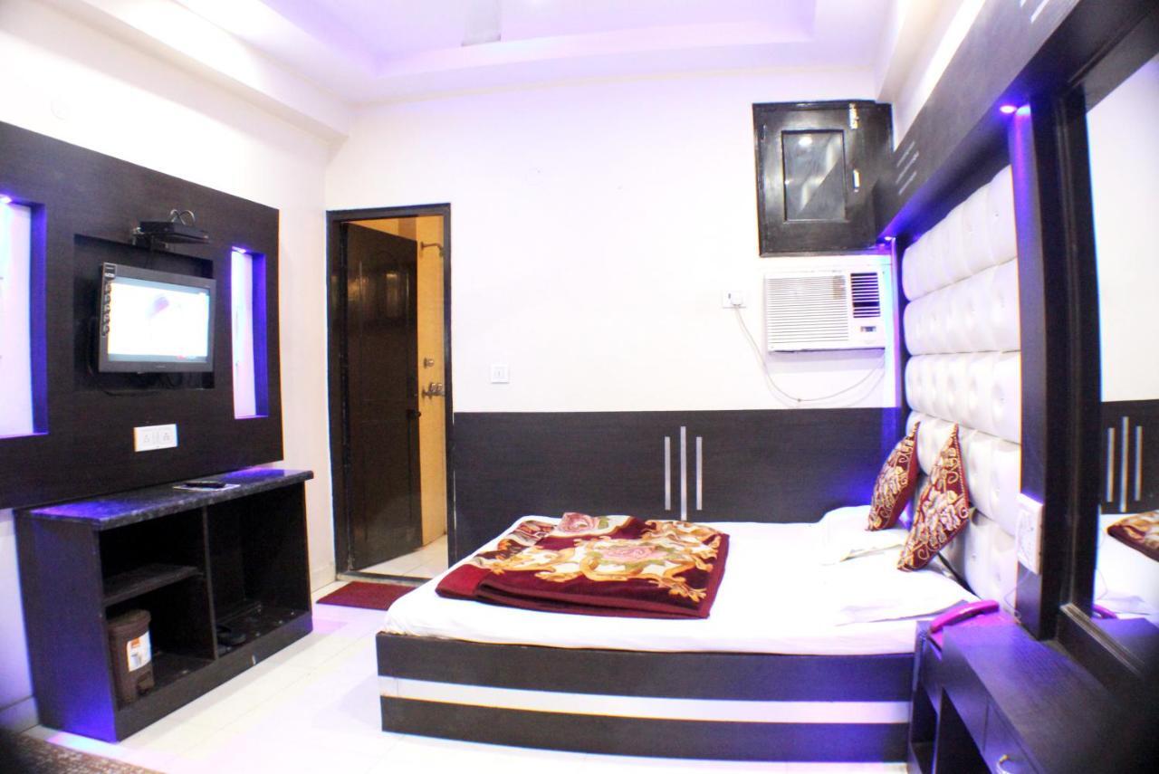Hotel Peace Point - 1 Min Walking Distance From Station Ню Делхи Екстериор снимка